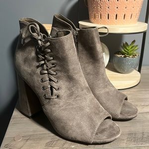 Cute strap laced sandals